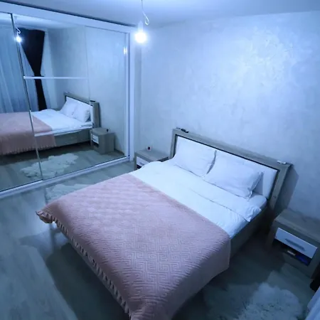 Apartament Coresi Апартаменти *