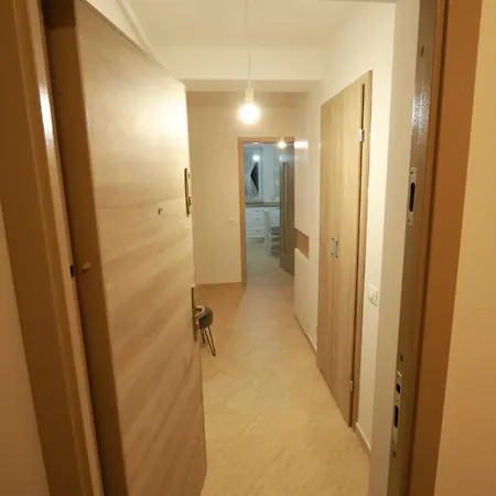 Апартаменти Apartament Coresi *